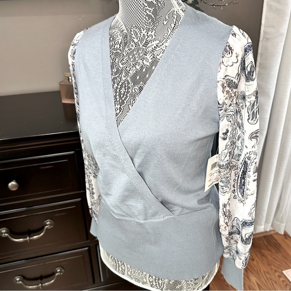 89th + Madison Ashleigh Faux Wrap Sweater Paisley Chiffon Sleeve Size Small NWT - Picture 3 of 12